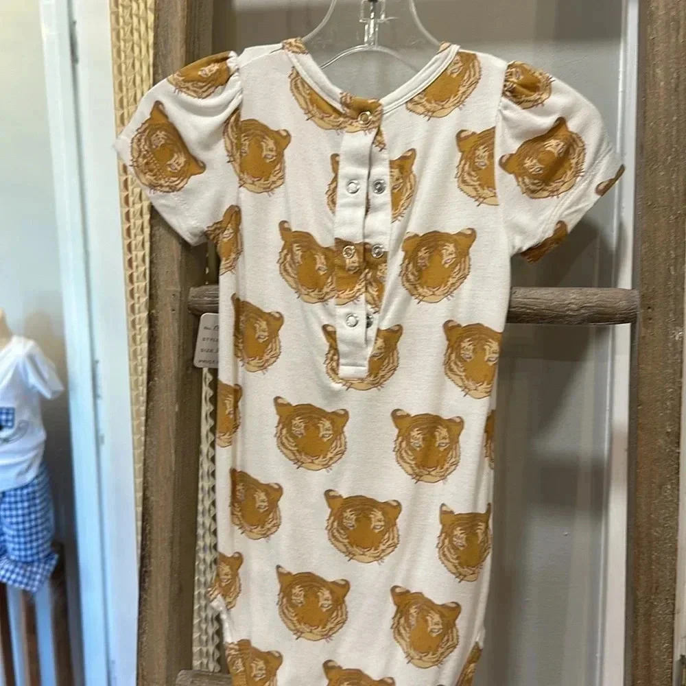 Kate Quinn girls bamboo tiger onesie size 12-18m EUC
